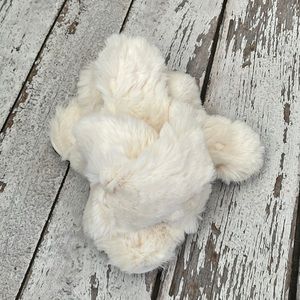 Faux fur cross-band slippers